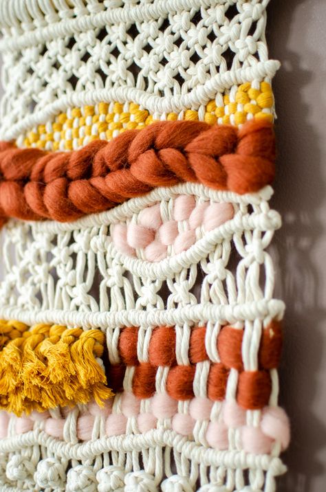 Diy Macrame Wall Hanging, Weaving Loom Diy, Weaving Tutorial, Macrame Hanger, Macrame Wall Art, Macrame Plant Hangers, Weaving Projects, Macrame Bag, Macrame Ideas