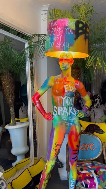 Mannequin Art Ideas Creative, Paint Shop Interior Design, Mannequin Art Ideas, Pop Art Interior Design, Mannequin Lamp, Jimmie Martin, Graffiti Furniture, Mannequin Decor, Mannequin Art