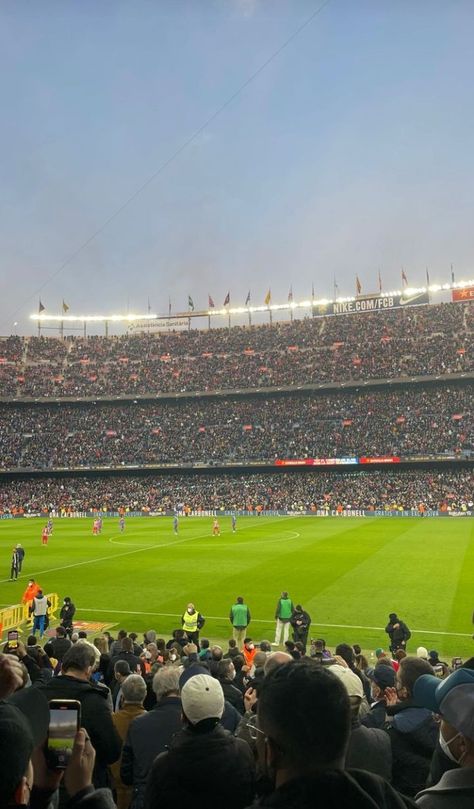 Barcelona Photography, Barcelona Aesthetic, The Weeknd Poster, Soccer Photography, Football Wags, Soccer Season, Sporty Aesthetic, Soccer Match, Football Stadiums