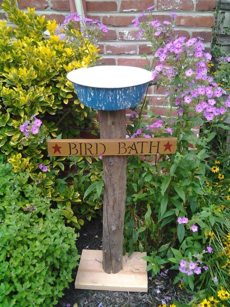 Bird bath I made from an old basin bowl. Modern Bird Baths, Birds Bath, Rustic Bird Baths, Bird Baths Homemade, Fun Garden Projects, Backyard Birds Sanctuary, Rusty Garden, Bird Houses Ideas Diy, Modern Basin