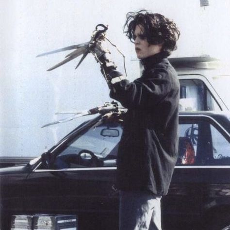 Johnny Depp Edward Scissorhands, Edward Scissor, Scissor Hands, Barnabas Collins, Cr7 Jr, Scissors Hand, Tim Burton Art, Young Johnny Depp, Tim Burton Films