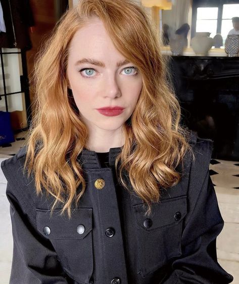 bruna on Twitter: "emma stone's absolutely breathtaking… " Emma Stone Hair Color, Emma Stone Makeup, Emma Stone Blonde, Emma Stone Hair, Emma Stone Style, Actrices Hollywood, Female Actresses, Girl Celebrities, Emma Stone