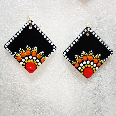 Mandala Art Earing, Dot Mandala Jewelry, Mandala Art Earrings, Earring Painting Ideas, Mandala Art Jewellery, Dot Painted Earrings, Dot Art Earrings, Dot Mandala Earrings, Cercei Din Lut Polimeric