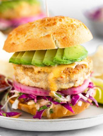 Mahi Burger Trader Joe's, Trader Joe’s Mahi Mahi Burger, Mahi Mahi Burger Trader Joes, Pollo Pescatarian Recipes, Mahi Mahi Sandwich Recipes, Mahi Sandwich Recipe, Mahi Mahi Burger, Mahi Burger, Mahi Mahi Sandwich