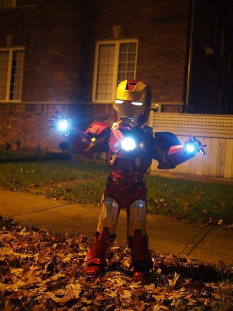 Parents who dress up their kid as Iron Man: | 21 Parents That Are Doing It Right Iron Man Kids, Ironman Costume, Party Outfit Men, Iron Man Suit, Men Halloween, Diy Halloween Costumes For Kids, Diy Kostüm, Diy Halloween Costumes Easy, Clothes Men