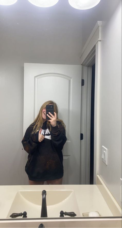 Girlfriend Wearing Boyfriend Hoodie, Boyfriends Hoodie Outfit, Boyfriend Hoodie Aesthetic, Boyfriend Hoodie Outfit, Boyfriends Hoodie, Jess Core, Hoodie Boyfriend, Old Row, Hoodie Png