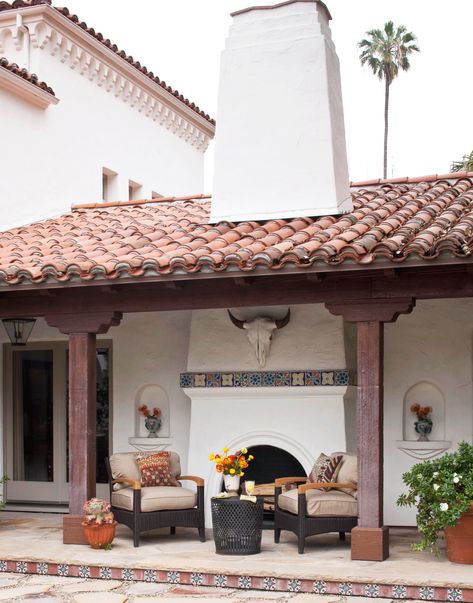 Spanish style Spanish Style Homes Interior, Outdoor Fireplace Ideas, Stucco Fireplace, Outdoor Fireplace Designs, Tile Roof, Stone Patio, Mediterranean Home Decor, Spanish Architecture, Homes Interior