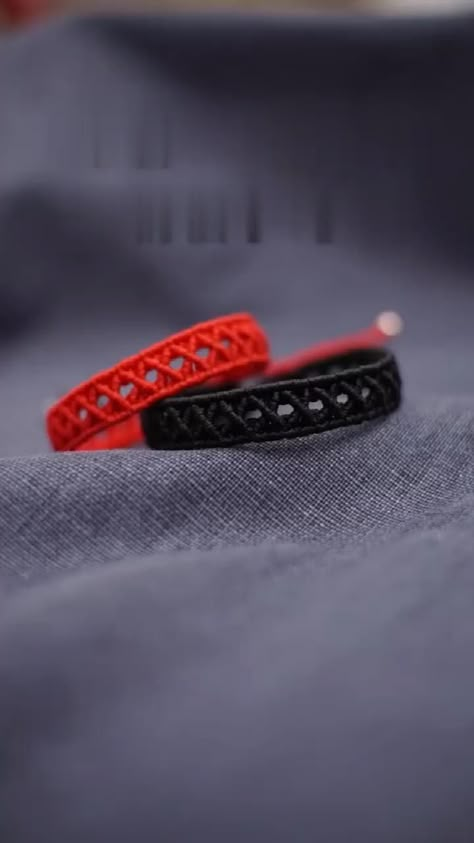 Pin on aTutorial de pulsera 3 Color Macrame Bracelet, Macrame Bracelets For Men, Bracelet Weaving Tutorial, Makrame Bracelet Diy, Bracelet Making Tutorial Thread, Braiding Rope, Braiding Bracelets, Cincin Diy, Friendship Bracelet Knots