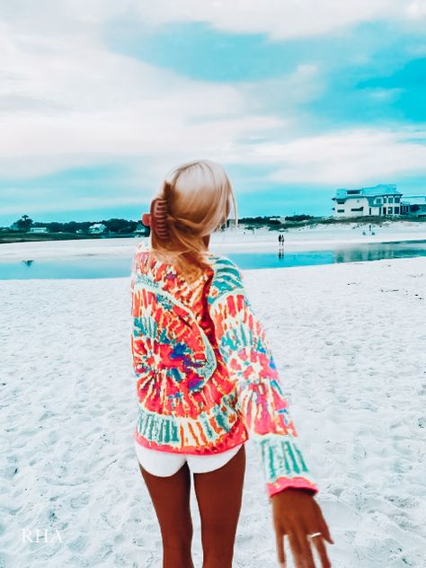 Beach Hoodie In Vsco Style, Preepy Summer Girl, Aviator Nation Beach Pics, Preppy Beach Pics With Friends, Preppy Beach Photos With Friends, Preppy Girl Outfits, Preppy Girls, Preppy Girl, Preppy Outfit