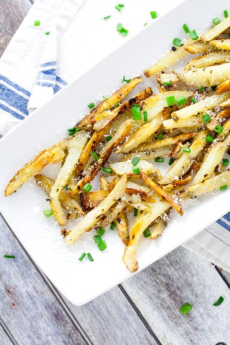 Garlic Chive Baked French Fries recipe - This Garlic Chive Baked French Fries recipe turns an American classic into a zesty new favorite with fresh garlic and chives tossed with butter and fries and baked in the oven. This looks like a fabulous quick and easy side dish recipe!  What's not to love?! Truffle Fries Recipe, French Fry Recipe Baked, Baked French Fries, Parmesan Truffle Fries, French Fries Recipe, Truffle Salt, Truffle Fries, Garlic Chives, Baked Fries