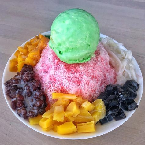 Shaved Ice Cream, Ice Cream Menu, Ice Cream Flavor, Ice Cream Sprinkles, Shave Ice, Pretty Drinks, Asian Desserts, Shaved Ice, Rainbow Sprinkles