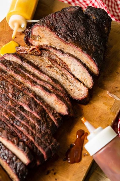 Texas Foods, Grilling Meals, Texas Smoked Brisket, Smoked Beef Brisket Recipes, Brisket Oven, Texas Brisket, Brisket Recipes Smoked, Bradley Smoker, Smoked Recipes