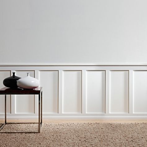 This is how you can make smart use of skirting boards in your interior! Millwork Wall, Dining Room Wainscoting, Wall Panel Molding, Wainscoting Styles, Board And Batten Wall, Dado Rail, Graphisches Design, Orac Decor, Panel Moulding