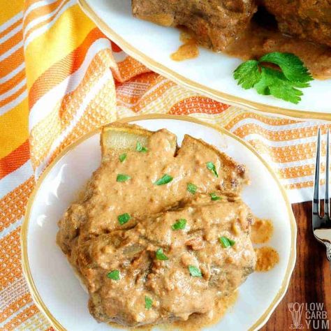 A flavorful, rich pork stew with curry seasoning in a coconut cream sauce. Making this recipe in a slow cooker takes all of the work off of your hands. Curry Slow Cooker, Crock Pot Pork, Keto Pork, Pork Curry, Low Carb Crock Pot Recipes, Healthy Pork, Slow Cooked Pork, Pork Belly Recipes, Low Carb Breakfast Recipes