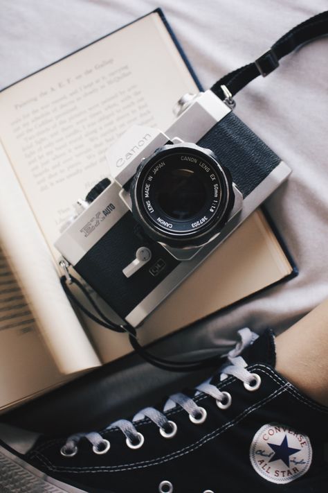 Film camera, canon, Aesthetic, photography Fotocamere Vintage, Hipster Aesthetic, Camera Tattoo, Camera Aesthetic, Nikon D5200, Cool Tech Gadgets Electronics, Fotografi Vintage, Nikon D3200, Nikon D7000