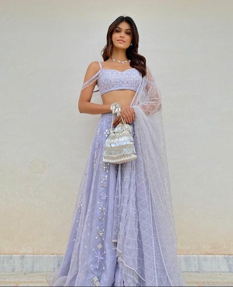 Pastel Purple Lengha, Sweet 16 Lenghas, Leghna Indian, Light Purple Lengha, Prom Lengha, Lengha Choli Modern Wedding, Leghana Design, Light Lengha, Lehenga Prom