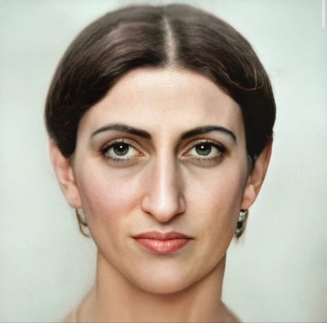 A facial reconstruction of Cleopatra by @ganbrood on Instagram. The Real Cleopatra, Famous Historical Figures, Sandro Botticelli, Roman Sculpture, Ancient Beauty, Tutankhamun, Elizabeth I, Dutch Artists, Human Face