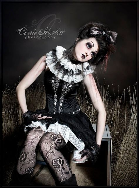 Nocturne Aesthetic, Gothic Photoshoot Ideas, Gothic Photoshoot, Siren Makeup, 1920s Halloween, Dark Circus, Human Doll, Doll Halloween Costume, Broken Doll