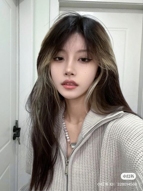 Two Toned Hair Balayage, Hair Color For Tan Skin, Asian Balayage, Hair Color Placement, Types Of Hair Color, Toned Hair, Ulzzang Hair, Two Toned Hair, Hair Dyed