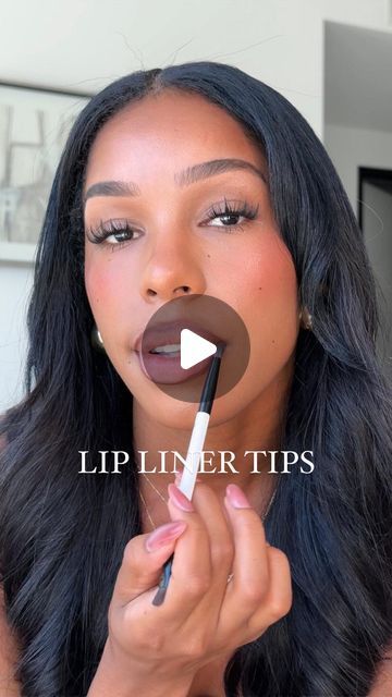 Schae B on Instagram: "The key to lip liner that EATS👇🏾  Blending 🤭   What really makes the difference in a good lip combo is the blend. Looks more seamless. Using the @makeupforever artist pencil in limitless brown.   Save for later 🤎   #lipliner #liplinerhack #brownlipstick" How To Lip Line Your Lips To Look Bigger, Line Lips To Look Fuller, 90s Brown Lip Liner, Lip Liner For Beginners, Dark Liner With Lipgloss, How To Use Lip Liner Tutorials, Lip Combo For Medium Skin, Brown Lipliner Combo, Overlining Lips Tutorial