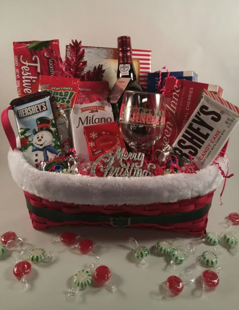 Burr Basket Ideas Christmas For Him, Snack Basket Christmas Gift, Maroon Gift Basket Ideas, Christmas Baskets For Adults, Christmas Candy Gift Baskets, Christmas Theme Gift Baskets, Christmas Basket Ideas For Best Friend, Christmas Theme Basket, Burr Baskets Christmas