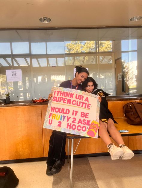 Chipotle Promposal Ideas, Chloe Moriondo Fruity, Gay Hoco Proposals Ideas, Lesbian Hoco Proposal Ideas, Wlw Promposal, Music Hoco Proposals, Funny Promposals, Cute Hoco Proposals, Formal Proposals