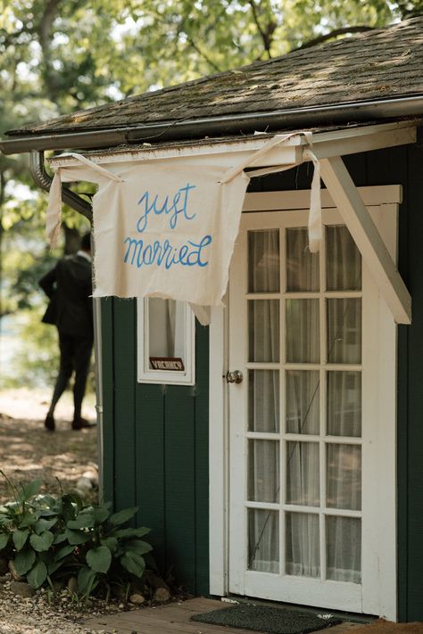 Hand painted, customized linen signage! Perfect for weddings, parties, or events.  Can be customized to match colors of wedding decor, flowers, etc Standard size is 3ft x 4ft, but can be customized based on needs. Materials: Acrylic paint on linen. Raw edged linen with hand tied handle for hanging anywhere on the event site. Photography credits to Wanderlynn photography. Wedding Cabin Decor, Wedding Signage Decor, Outdoor Photo Display, Backyard Barbeque Wedding, Bohemian Style Wedding Decorations, Fun Wedding Welcome Signs, Small Airbnb Wedding, Outdoor Wedding Signage, Backyard Vintage Wedding