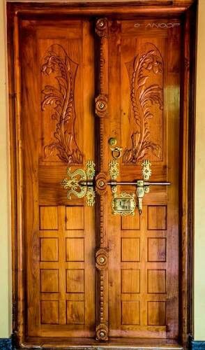 DOor Double Door Design Wood, Main Door Design Entrance, Pooja Stand, Shinto Temple, Door Design Entrance, Creative Doors, Temple Doors, Door Ways, Wooden Door Entrance