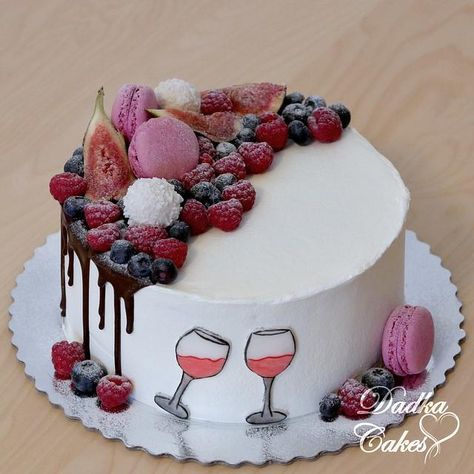 Wine Themed Birthday Party Cake, Birthday Cake Wine Theme, Wine Cake Ideas Birthday, Wine Cake Designs, Wine Birthday Cake, Wine Theme Cakes, Birthday Cake Wine, 29th Birthday Cakes, Tennis Decorations