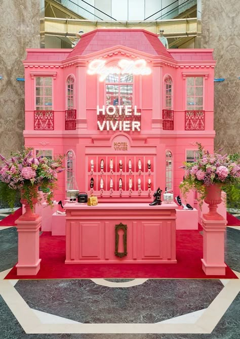 Pink Store, Champs Élysées, Brand Pop, Carnival Theme, Exhibition Display, Carnival Themes, Salou, Wes Anderson, Roger Vivier