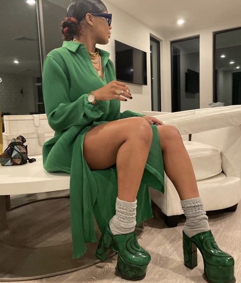 Green Outfit Black Woman, All Green Outfit, Outfits 90s, Lit Outfits, Outfit 90s, Shoes Outfit, 90s Aesthetic, Dope Fashion, Green Outfit