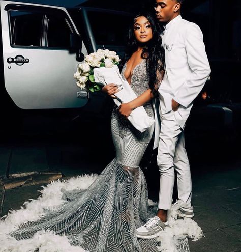 Silver Prom Dress Couple, Prom Silver Dress Couple, Silver And Black Prom Couple, Silver Prom Dress With Date, Silver Prom Black Couple, Couple Prom Outfits, Prom Car, Prom Dates, Couple Prom