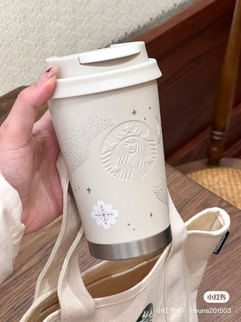 Starbucks Tumbler Aesthetic, Coffee Tumbler Aesthetic, Starbucks Cups Aesthetic, Termo Aesthetic, Starbucks Cup Aesthetic, Copo Starbucks, Pr Kit, Skin Aesthetics, Starbucks Mug