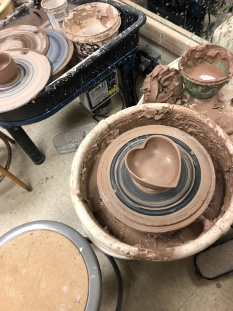 Pottery Wheel Aesthetic, Pottery Studio Aesthetic, Pottery Aesthetic, Wheel Throwing, Vision Board Photos, Keramik Design, Pottery Inspo, Pottery Crafts, Ceramics Pottery Art