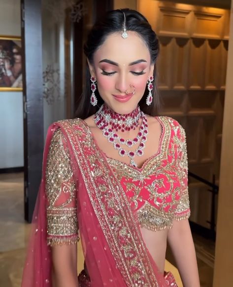 Contrast Jewellery, Girly Suit, Sangeet Look, Outfits For Groom, Glam Bride Makeup, Bride Fashion Illustration, Ambani Wedding, Lehenga Inspiration, Engagement Looks