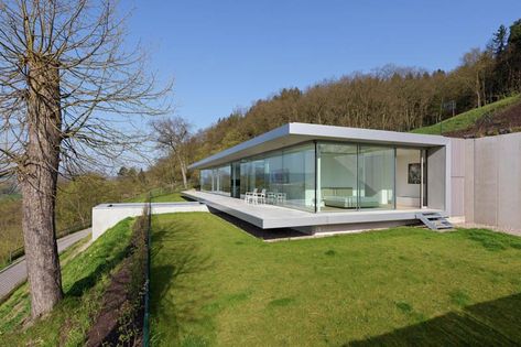 Slope House Design, Modern Glass House, Slope House, German Houses, Ecological House, Best Architects, Energy Efficient Homes, Glass Facades, Minimalist Architecture