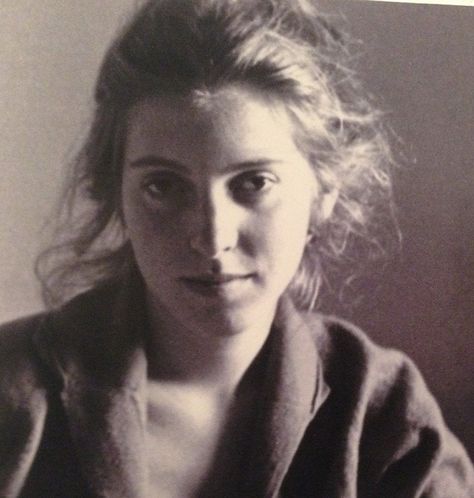 Photographer Self Portrait, Francesca Woodman, Cindy Sherman, Inspiring Women, Female Photographers, Black And White Pictures, Vintage Photography, Portrait Drawing, Green Gold