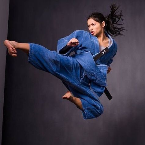 Motion Poses, Sports Reference, Flying Kick, Mma Girls, Karate Kick, Female Martial Artists, Fighter Girl, Dynamic Pose, Action Pose Reference