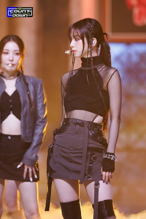 [PHOTOS] 📸 230131 GOT the beat ‘Stamp On It’ @ MCOUNTDOWN #KARINA Hair Stages, Logo Moodboard, Got The Beat, Dance Style Outfits, Preformance Outfits, Korean Fashion Women, Velvet Fashion, Really Cute Outfits, Fancy Outfits