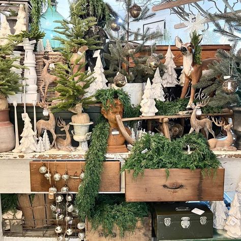 Boutique Vendor Booth, Christmas Vendor Booth, Christmas Vendor Booth Display, Boutique Vendor Booth Ideas, Vendor Booth Ideas, Christmas Vignette, Vendor Booth Display, Christmas Booth, Antique Booth Displays