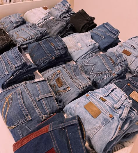 Western Outfit Aesthetic, Casual Country Outfit, Country Jeans, Jean Collection, Country Fits, Western Fits, Straight Leg Jeans Outfits, Cute Cowgirl Outfits, Casual Country Outfits