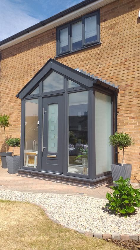 Porch Designs Uk, Upvc Porches, Enclosed Front Porches, Front Porch Seating, Modern Front Porch Ideas, Porch Extension, Modern Front Porches, Sas Entree, Glass Porch