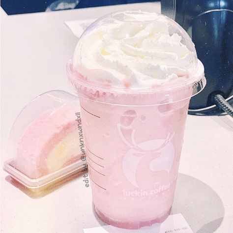 Food Cute Aesthetic, Aesthetic Bubble Tea, Pink Bubble Tea, Pastel Drinks, Pink Aesthetic Pastel, Soft Kawaii Aesthetic, Cute Drinks, Ice Cream Cute, Ice Cream Pink