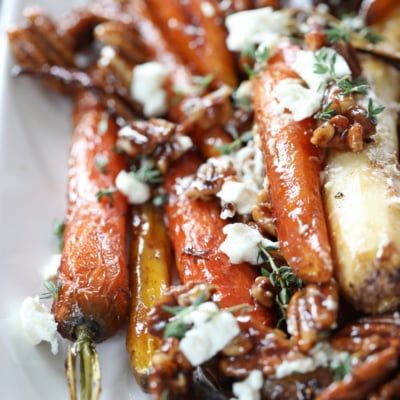 Roasted Carrots with Candied Pecans and Goat Cheese - fall Thanksgiving side dish recipes Thanksgiving Recipes Side Dishes Veggies, Thanksgiving Food Sides, Thanksgiving Recipes Side Dishes, Thanksgiving Dishes, Candied Pecans, Veggie Side Dishes, Roasted Carrots, Thanksgiving Side Dishes, Idee Pasto Sano