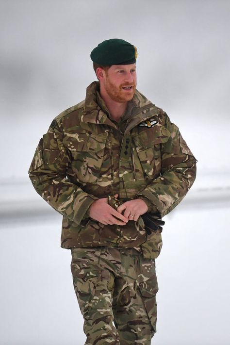 Prince Harry In Uniform, Prince Harry Army, Prince Harry Young, Prince Harry 2016, Harry Girlfriend, Harry Windsor, Prince Harry Wedding, History Funny, Princ Harry