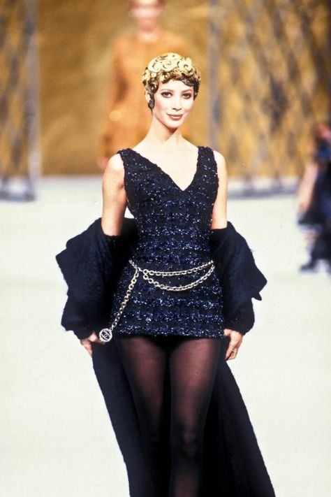 Chanel Haute Couture Dress, Vintage Runway Fashion, Classic Chanel, 80s And 90s Fashion, Corset Fashion, Haute Couture Dresses, Chanel Haute Couture, Christy Turlington, Runway Dresses