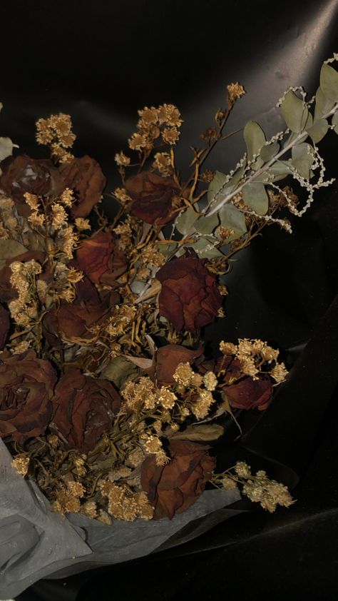 Dried Roses Aesthetic Dark, Flower Bucket Aesthetic, Figure Me Out, Drying Roses, Blurry Vision, Pink Tumblr Aesthetic, Floral Wallpaper Iphone, Boquette Flowers, Closer Quotes Movie