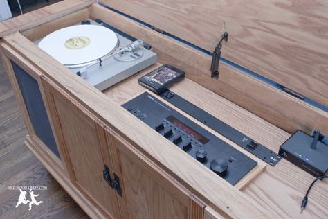 Old House Crazy - DIY - Restore an Old Stereo Console - 27  http://www.pinterest.com/0bvuc9ca1gm03at/ Stereo Cabinet Redo, Vintage Record Player Cabinet, Vintage Stereo Cabinet, Old Stereo, Vintage Stereo Console, Record Player Console, Hifi Furniture, Record Console, Record Player Cabinet