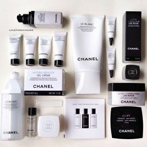 Chanel Chanel Hydra Beauty, Perfume Chanel, Chanel Cosmetics, Alat Makeup, Expensive Makeup, Chanel Beauty, Fancy Makeup, Chanel Makeup, روتين العناية بالبشرة