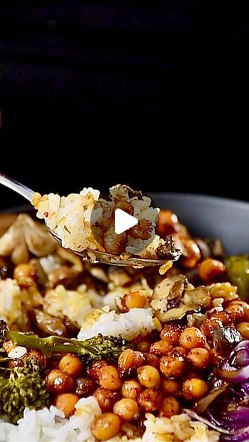 Wil Yeung on Instagram: "Dinner is served in 30mins with this extraordinary recipe 🥣🏃🏻🏃🏻‍♀️ Join me in this new YouTube episode and learn how to make a delicious sweet chili chickpea rice bowl recipe.

Clickable links in bio:
🎥 https://youtu.be/2b-BgTPbZjM
📚 www.yeungmancooking.com 

👇Ingredients and Directions pinned in comments👇

#yeungmancooking #cookwithconfidence #plantbasedcooking #plantbasedrecipe #asiancooking #asianinspired #easyrecipeideas #ricerecipes #easymeals #asianrecipes #sweetchili #sheetpandinner #mealpreprecipes" Chickpea Rice Bowl, Chickpea Rice, Rice Bowl Recipe, Rice Bowls Recipes, Bowl Recipe, Sheet Pan Dinners, Dinner Is Served, Sweet Chili, Rice Bowl